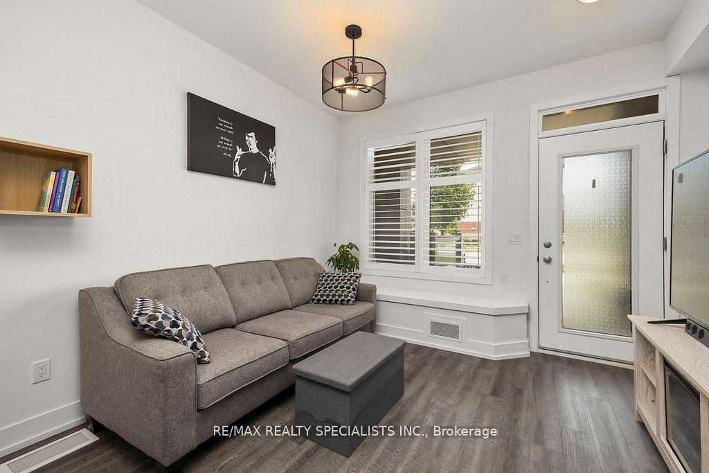 Photo 5 of Unit 2, 261 Skinner Road, Hamilton, Waterdown — HOMEH