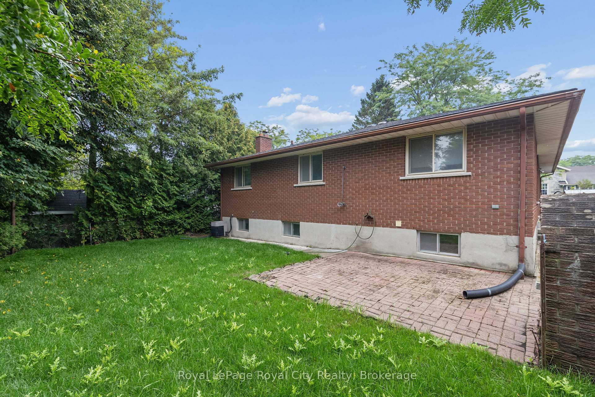 Photo 3 of 25 Kron Drive, Guelph, Kortright West — HOMEH