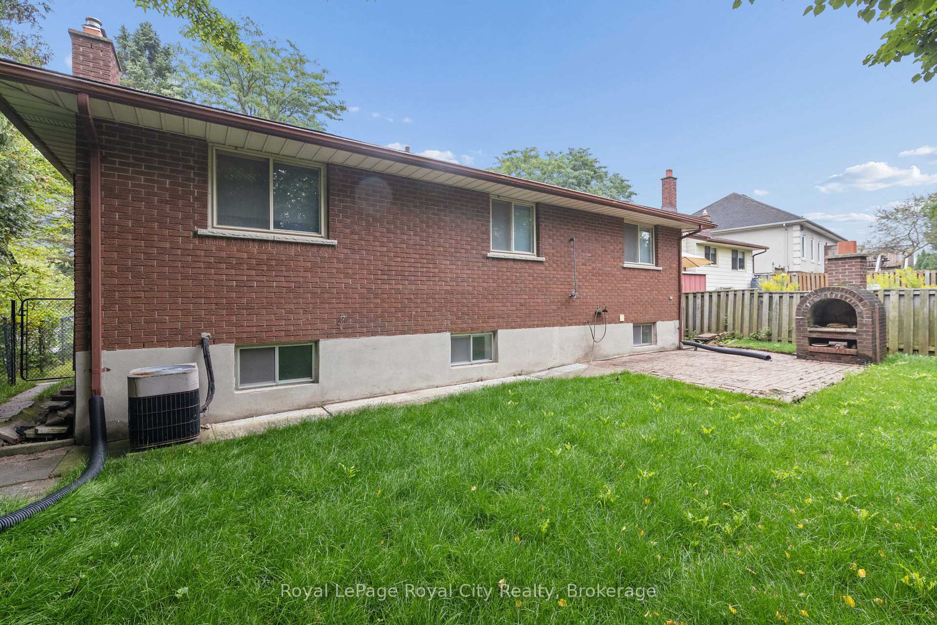 Photo 4 of 25 Kron Drive, Guelph, Kortright West — HOMEH
