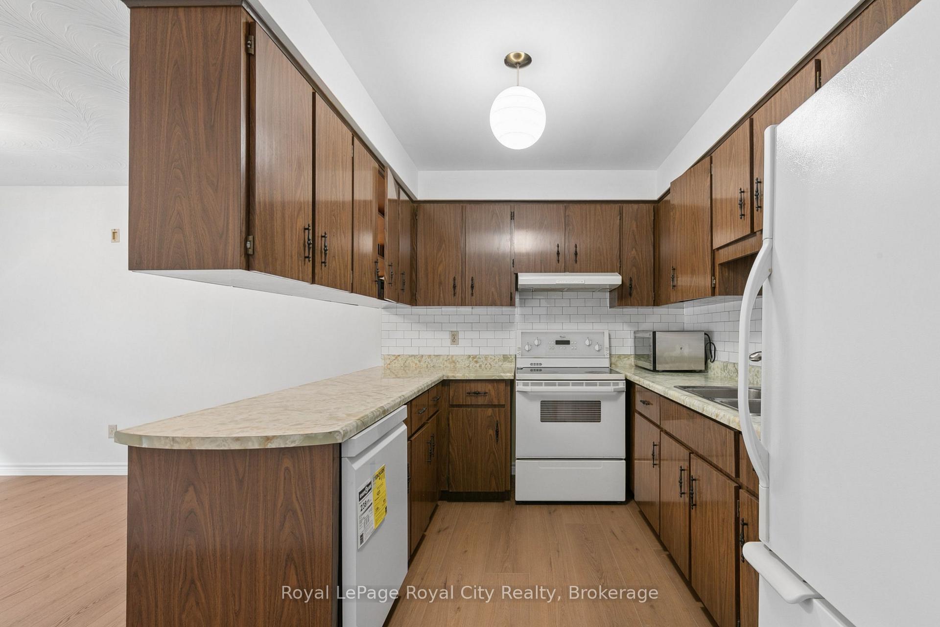 Photo 5 of 25 Kron Drive, Guelph, Kortright West — HOMEH