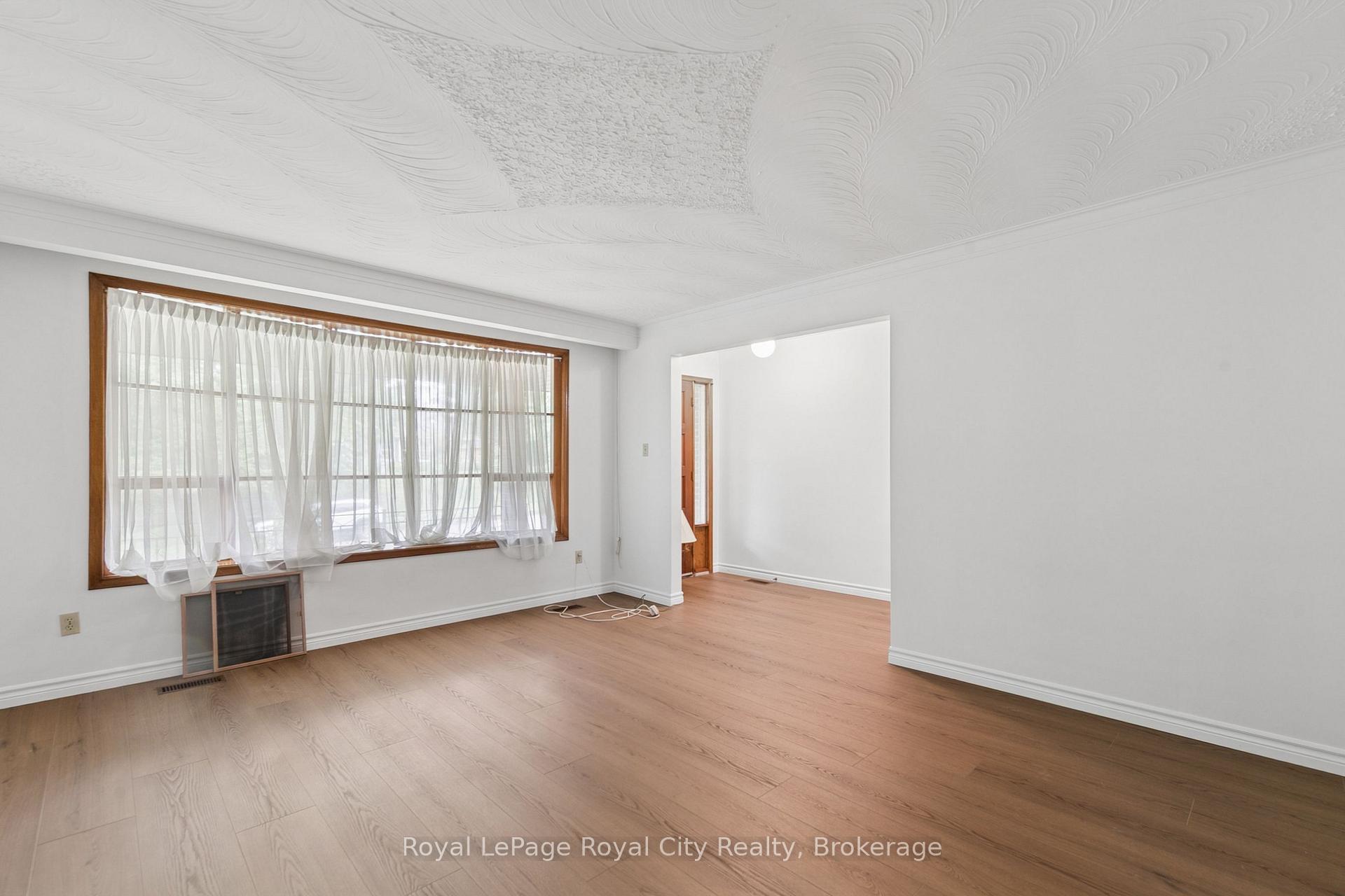 Photo 8 of 25 Kron Drive, Guelph, Kortright West — HOMEH