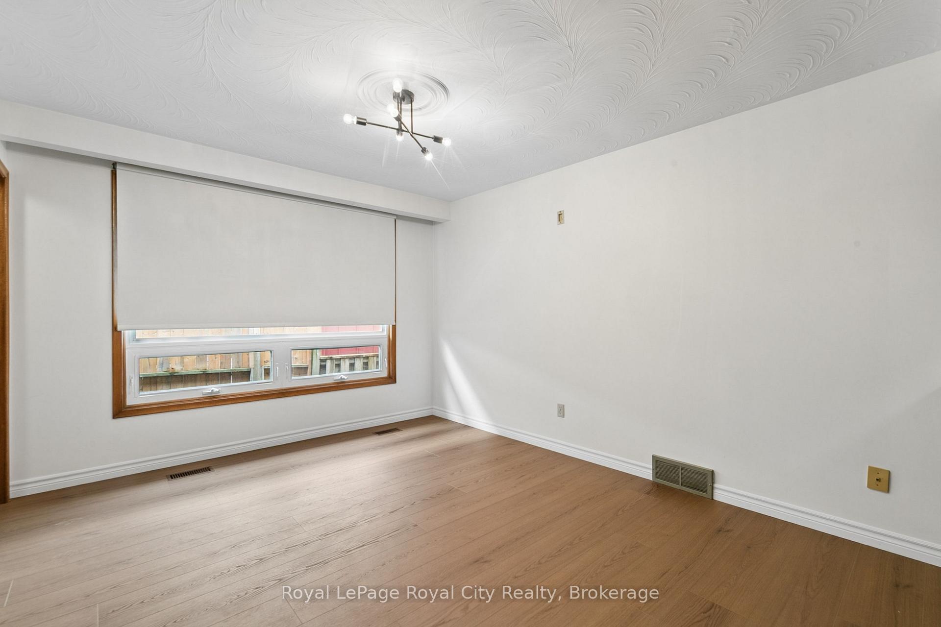 Photo 9 of 25 Kron Drive, Guelph, Kortright West — HOMEH
