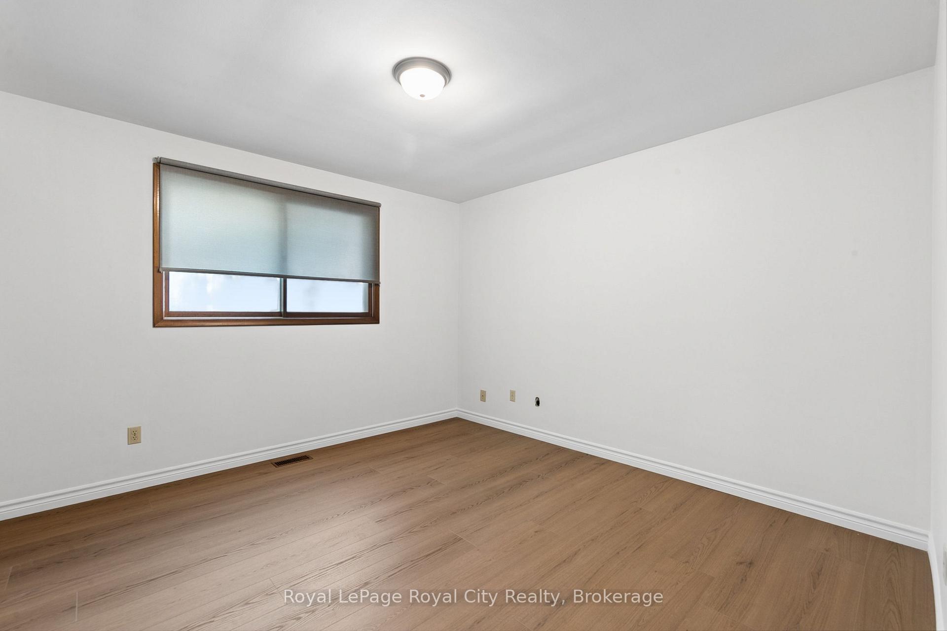 Photo 10 of 25 Kron Drive, Guelph, Kortright West — HOMEH