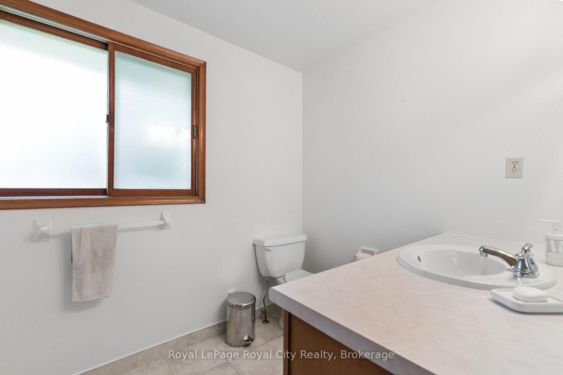 Photo 12 of 25 Kron Drive, Guelph, Kortright West — HOMEH