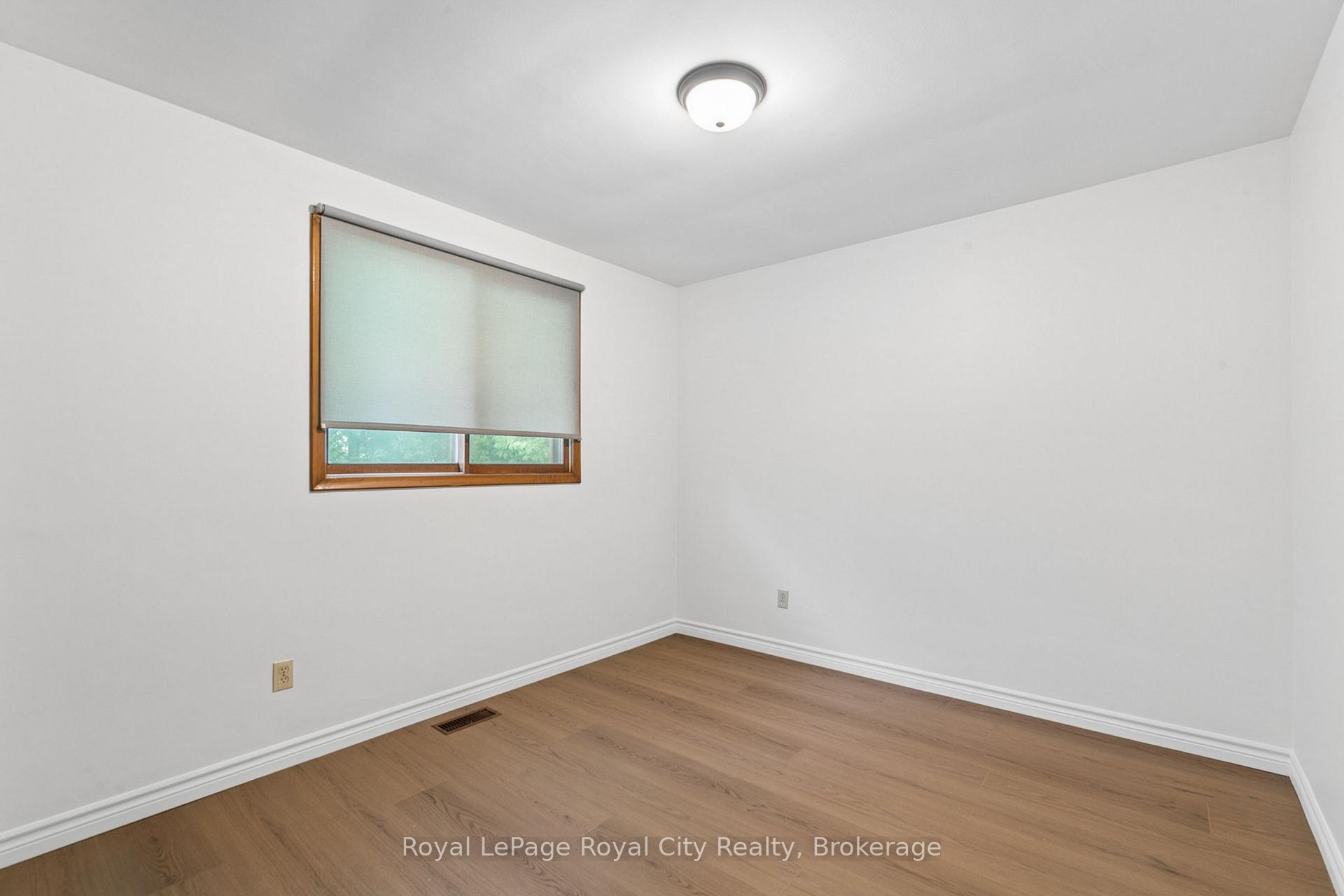 Photo 13 of 25 Kron Drive, Guelph, Kortright West — HOMEH