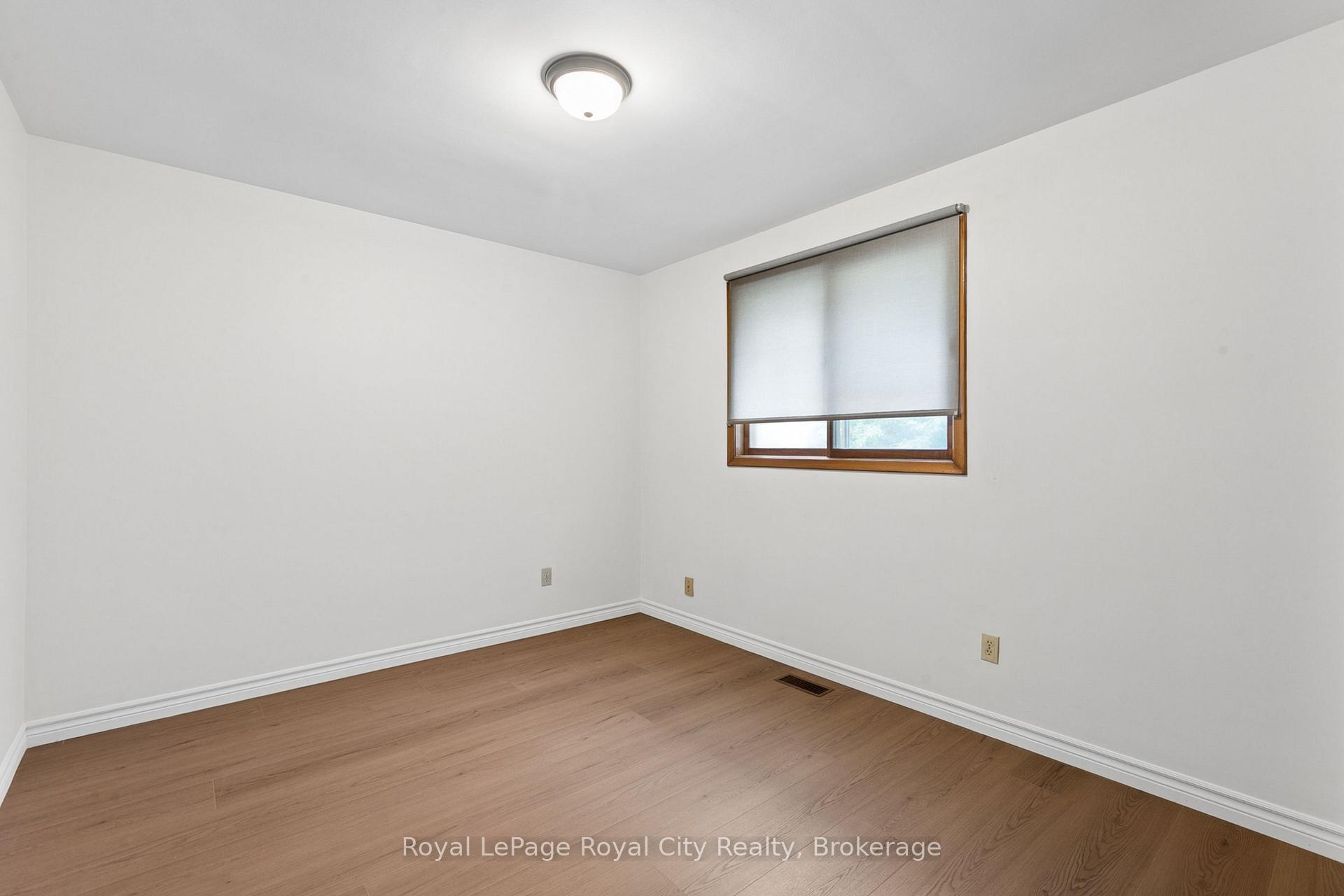 Photo 14 of 25 Kron Drive, Guelph, Kortright West — HOMEH