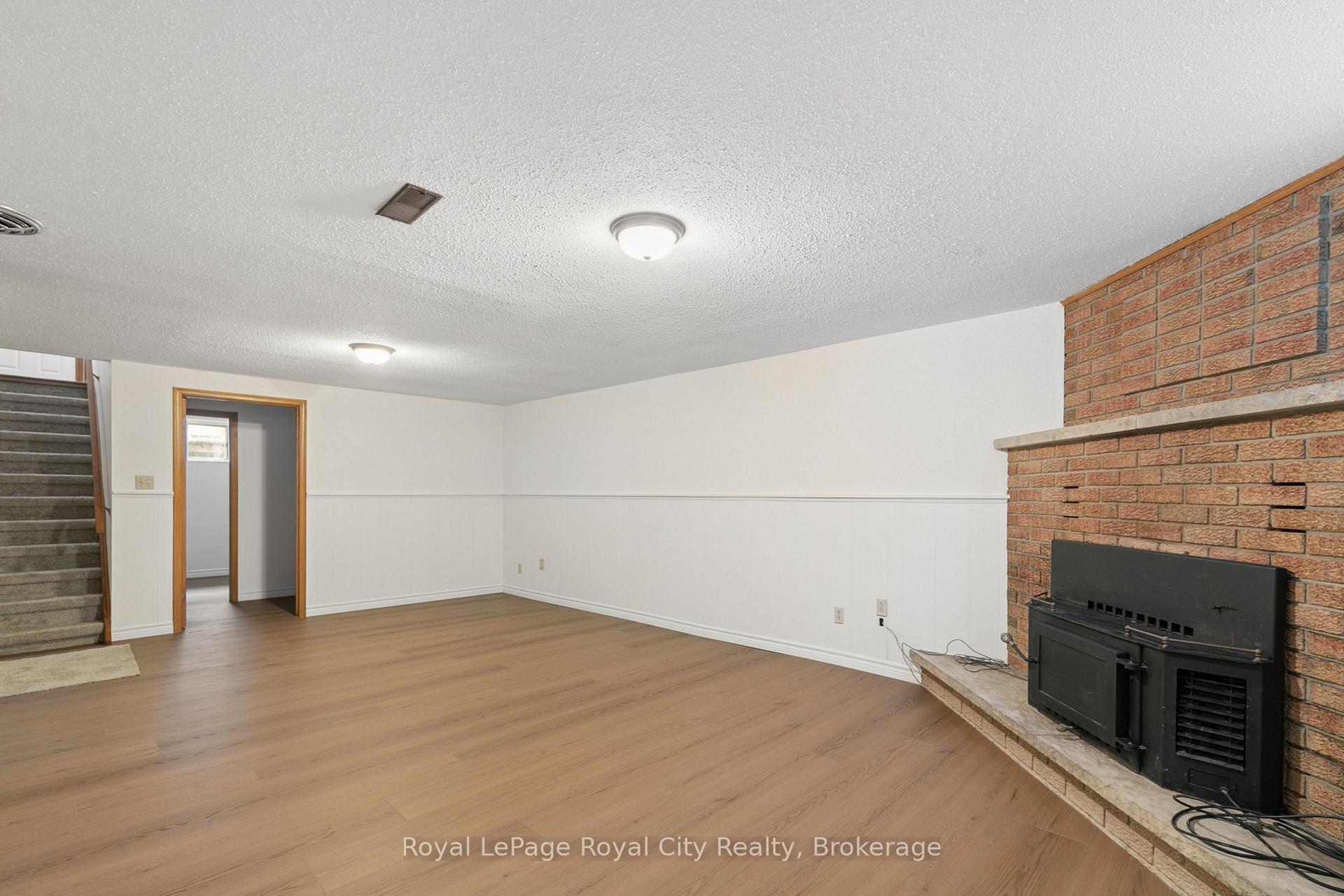 Photo 16 of 25 Kron Drive, Guelph, Kortright West — HOMEH