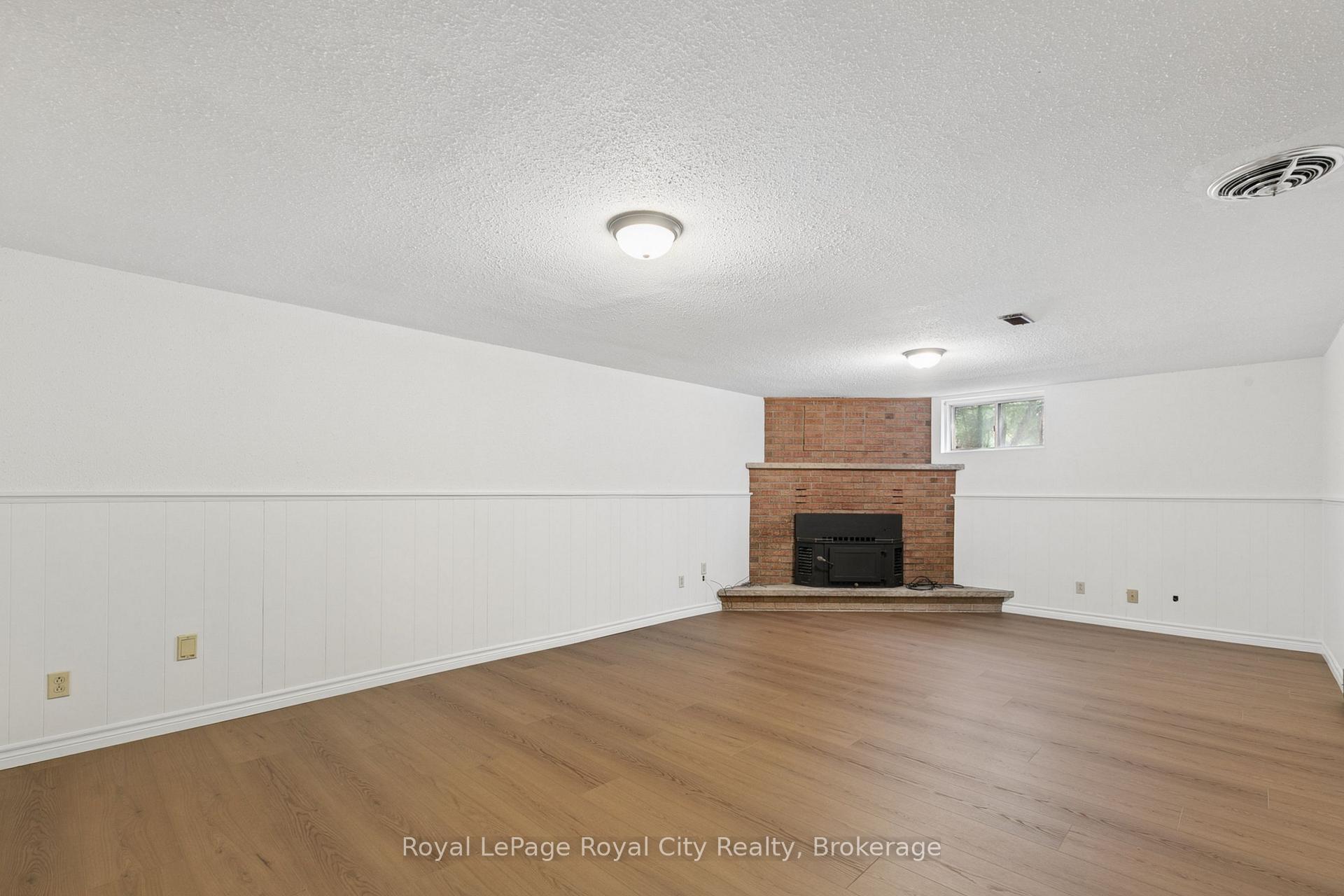 Photo 17 of 25 Kron Drive, Guelph, Kortright West — HOMEH