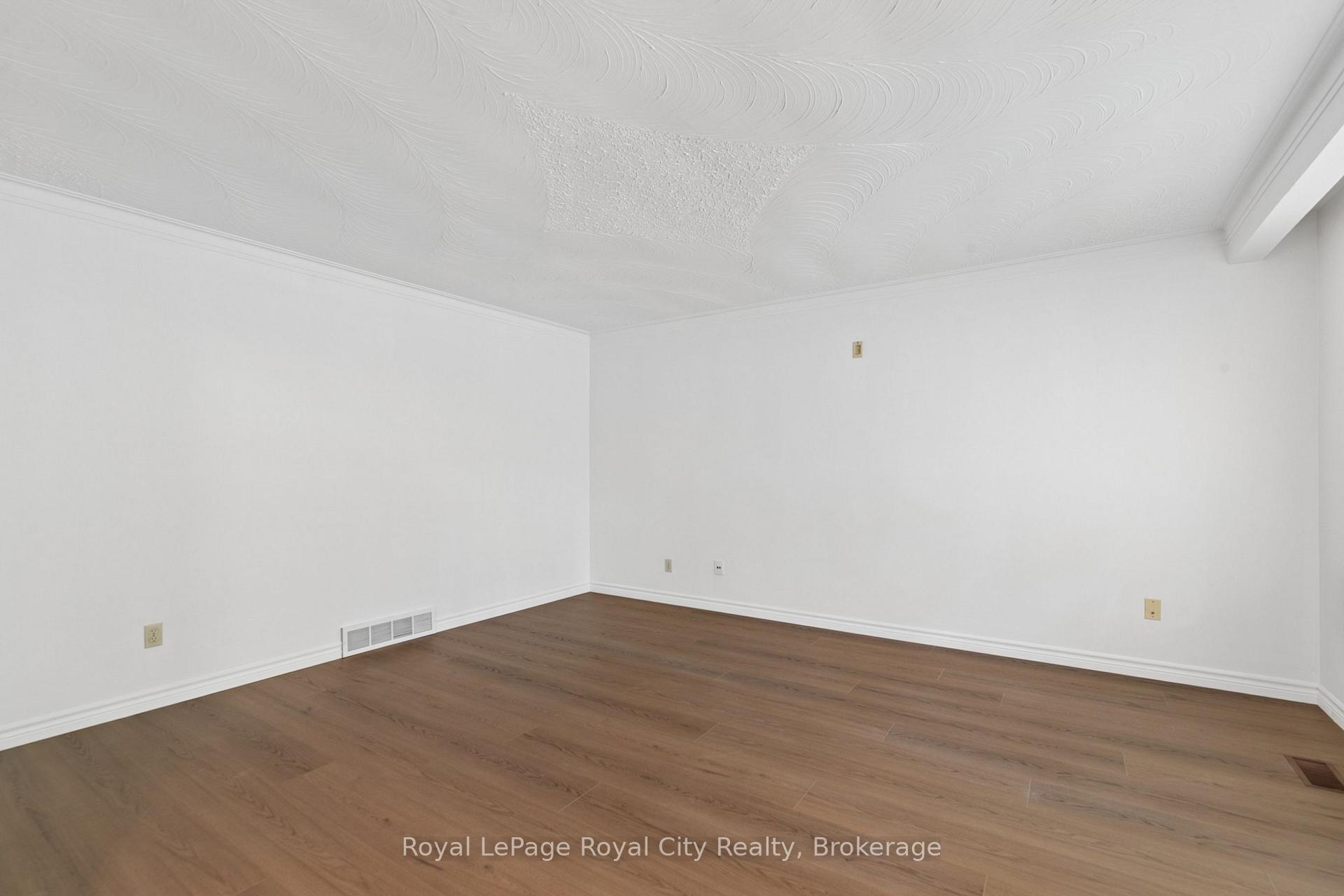 Photo 18 of 25 Kron Drive, Guelph, Kortright West — HOMEH