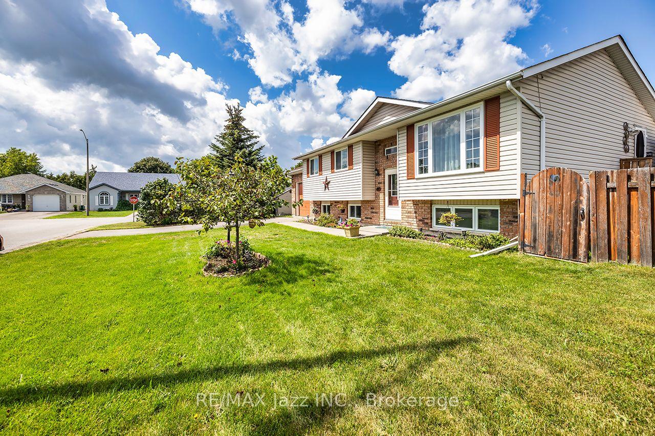 Photo 3 of 24 Glenn Drive, Quinte West, Trenton Ward — HOMEH