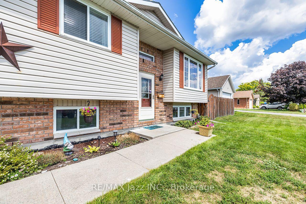 Photo 4 of 24 Glenn Drive, Quinte West, Trenton Ward — HOMEH