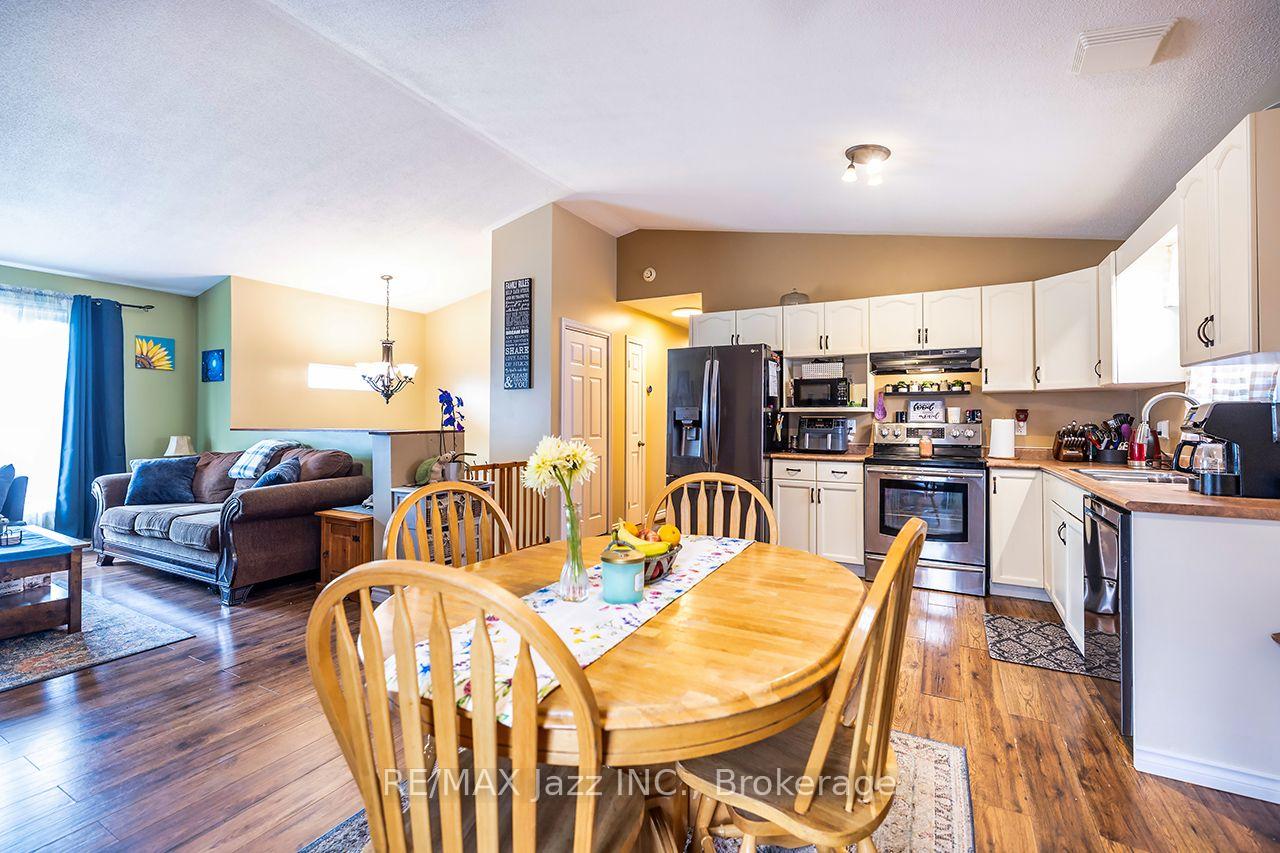 Photo 9 of 24 Glenn Drive, Quinte West, Trenton Ward — HOMEH