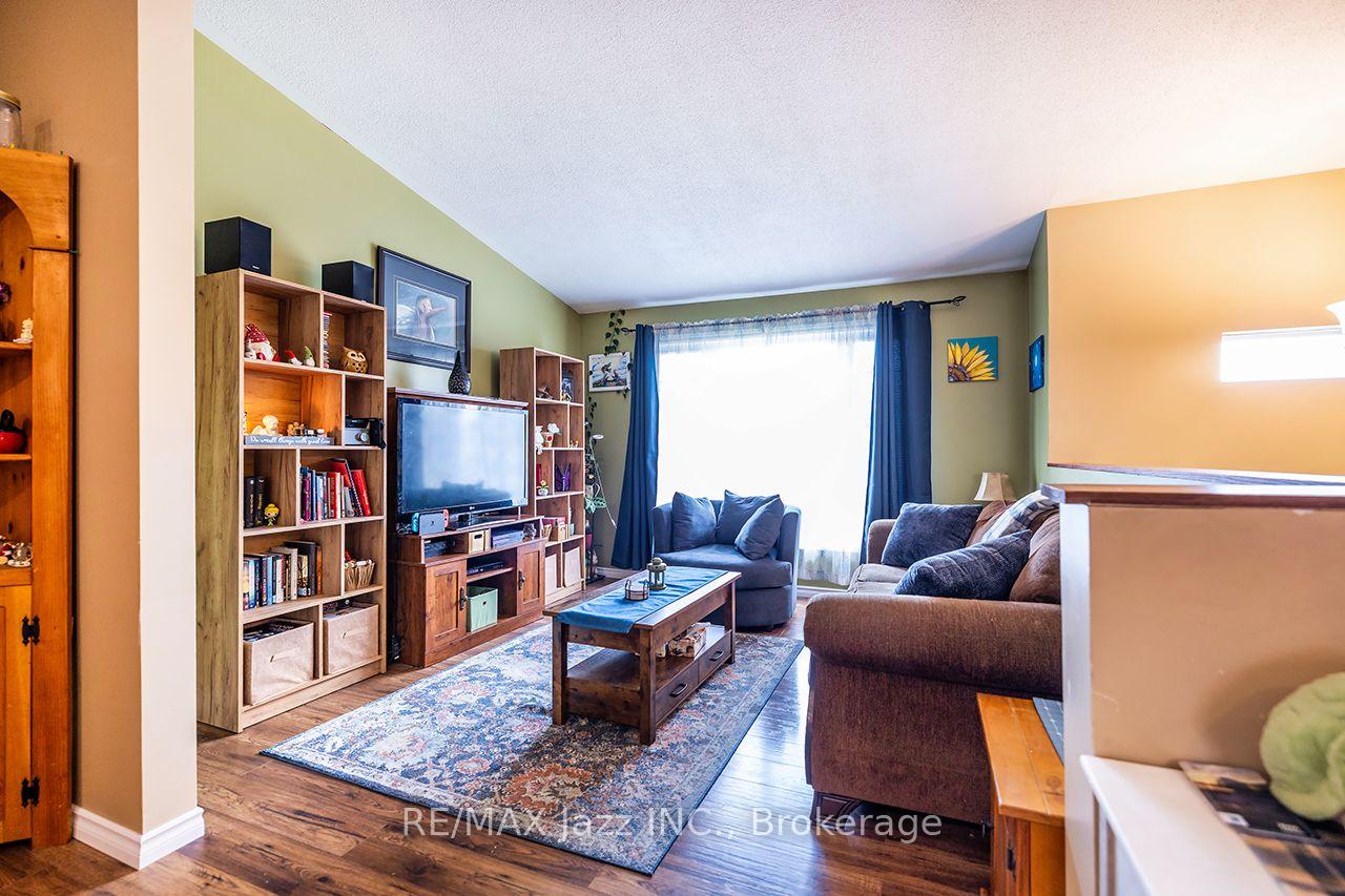 Photo 10 of 24 Glenn Drive, Quinte West, Trenton Ward — HOMEH
