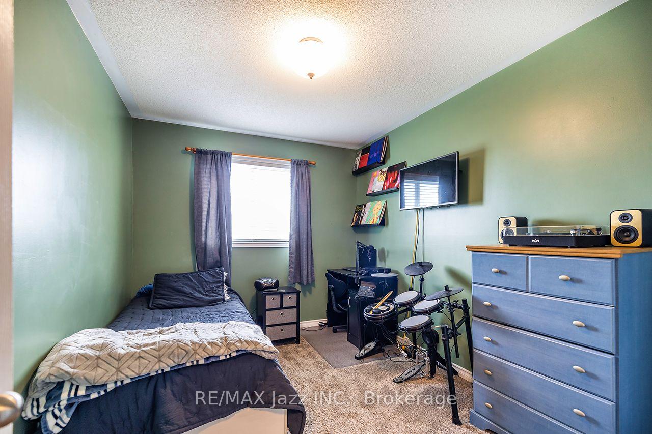 Photo 14 of 24 Glenn Drive, Quinte West, Trenton Ward — HOMEH