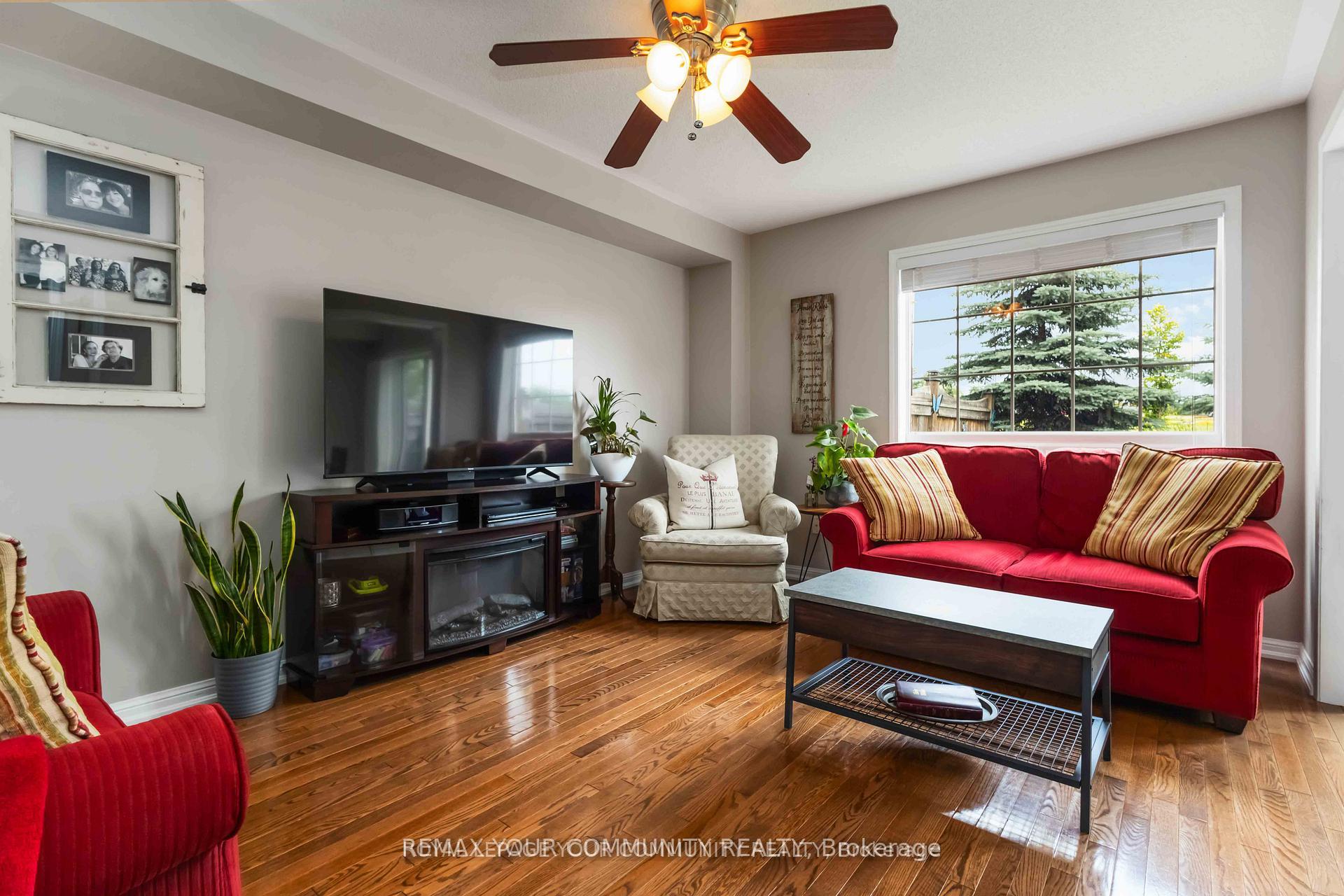 Photo 3 of 49 Latchford Way, Whitby, Pringle Creek — HOMEH
