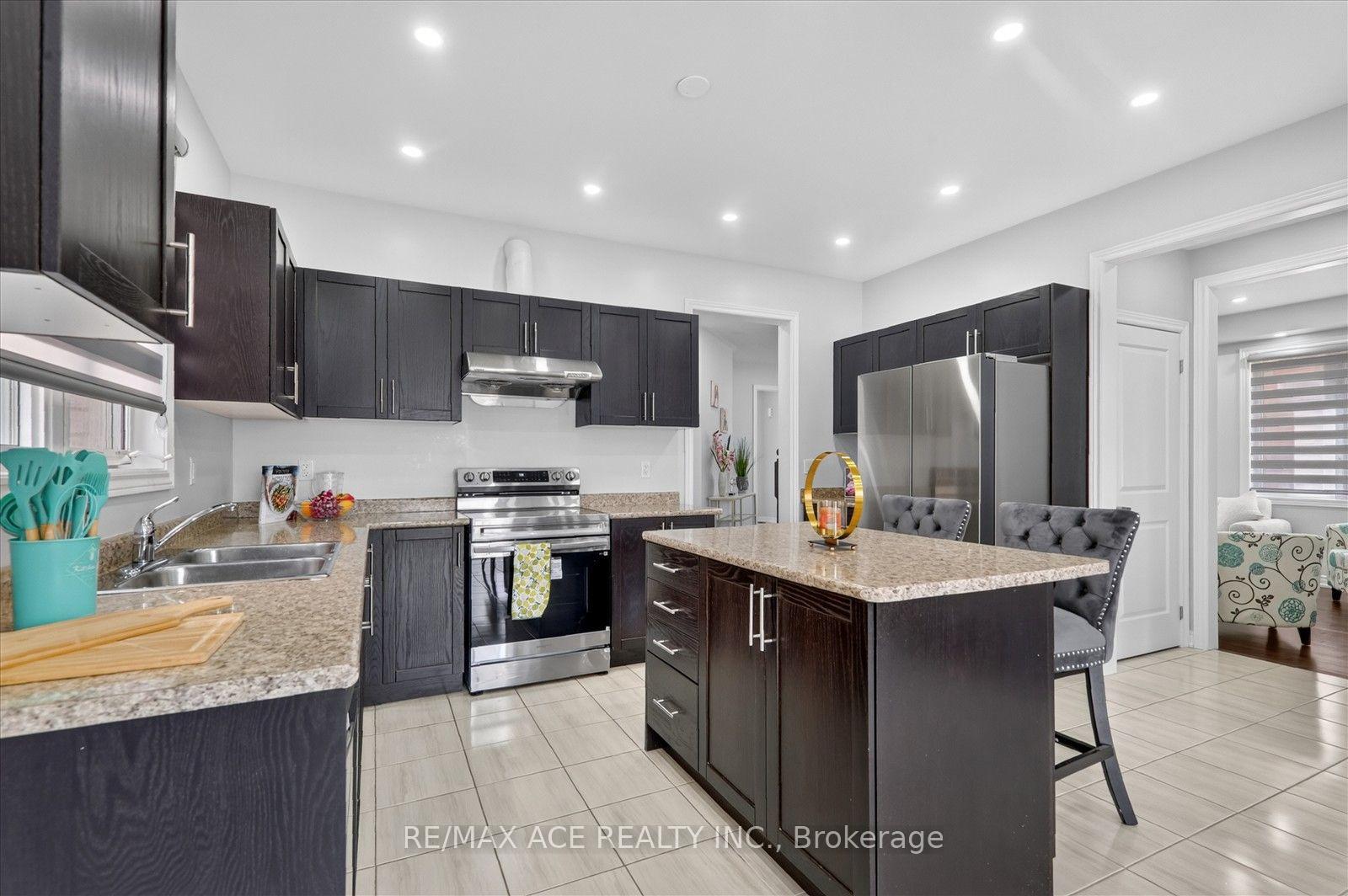Photo 35 of 10 Gusul Avenue, Clarington, Newcastle — HOMEH