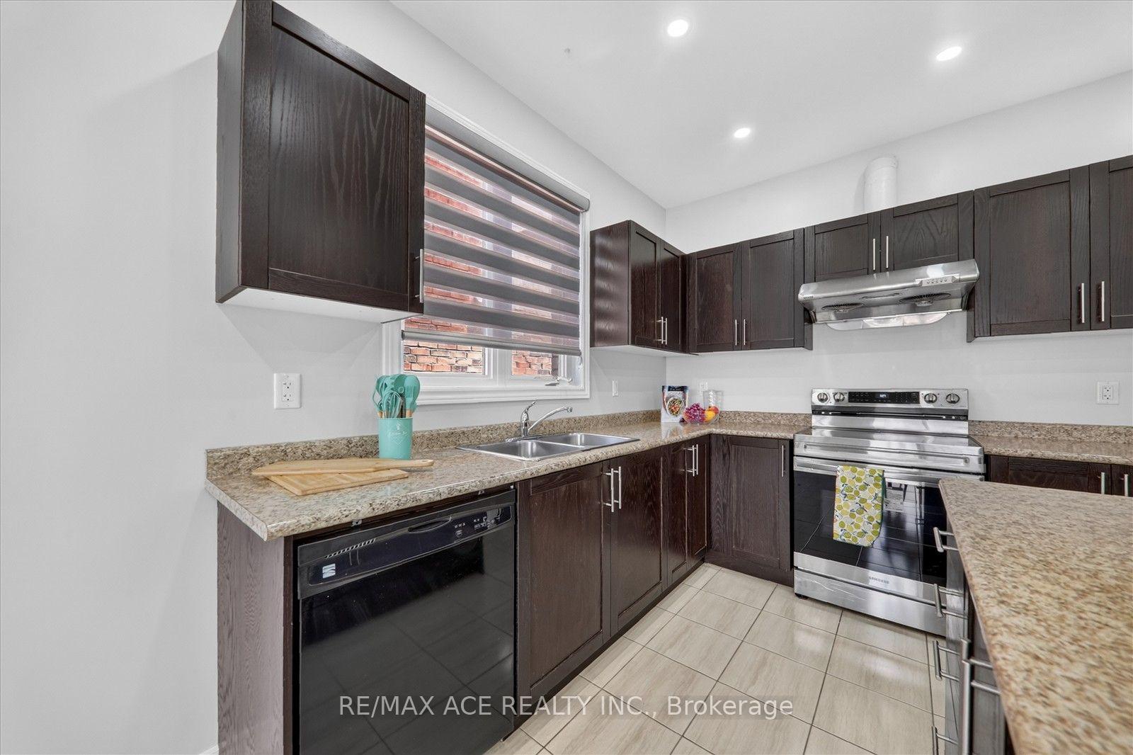 Photo 37 of 10 Gusul Avenue, Clarington, Newcastle — HOMEH