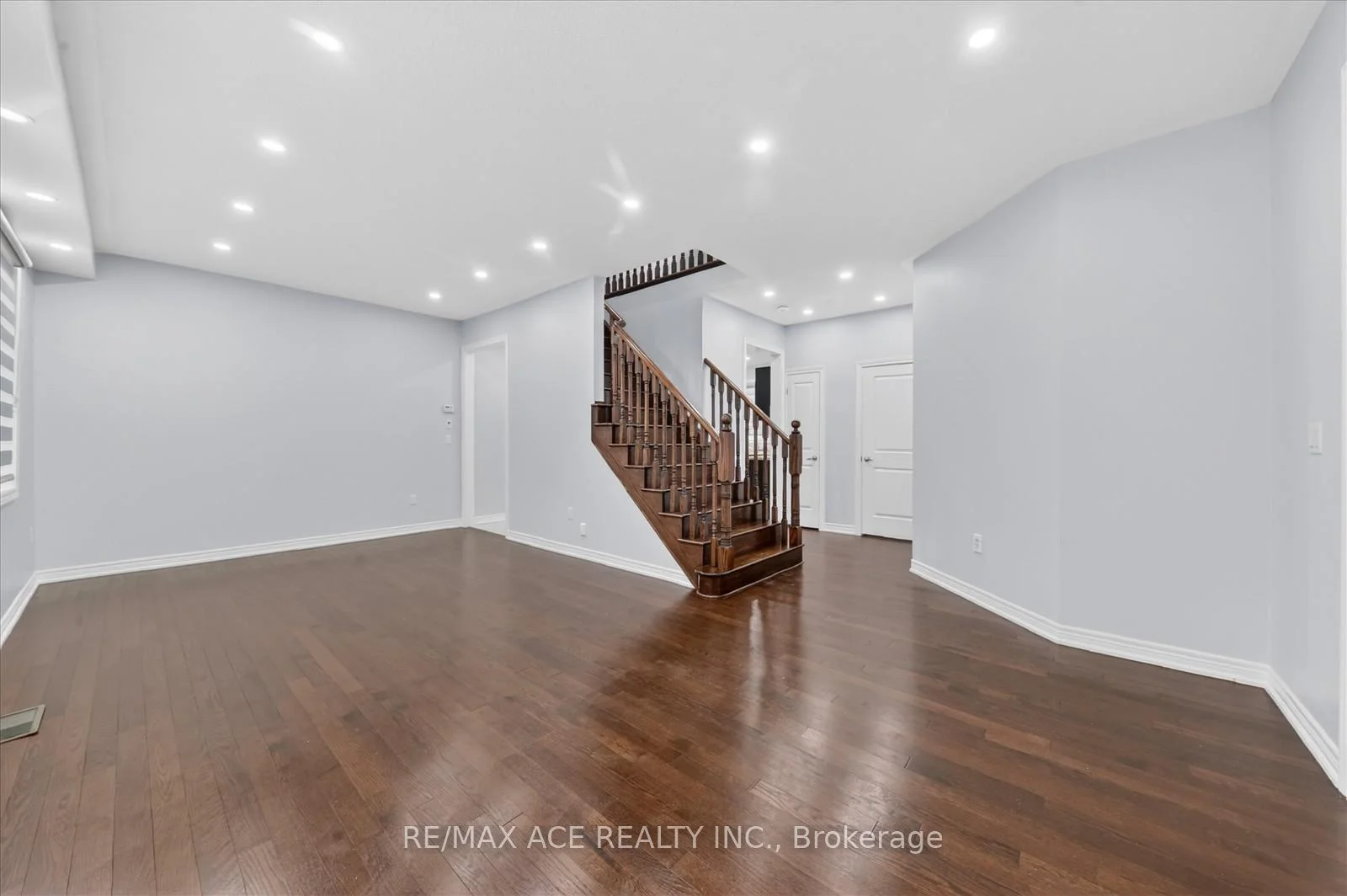Photo 18 of 10 Gusul Avenue, Clarington, Newcastle — HOMEH