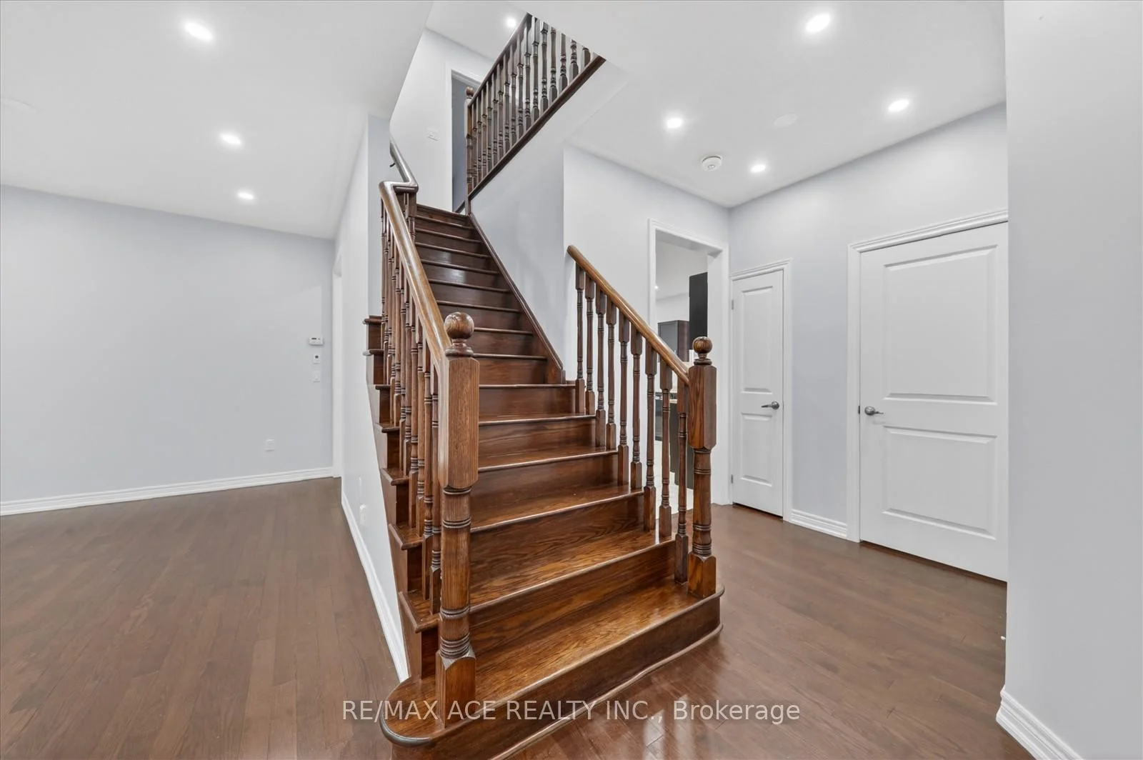 Photo 20 of 10 Gusul Avenue, Clarington, Newcastle — HOMEH