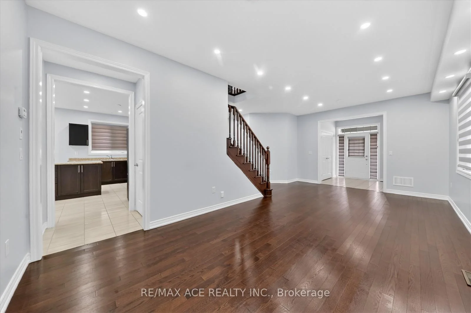 Photo 24 of 10 Gusul Avenue, Clarington, Newcastle — HOMEH