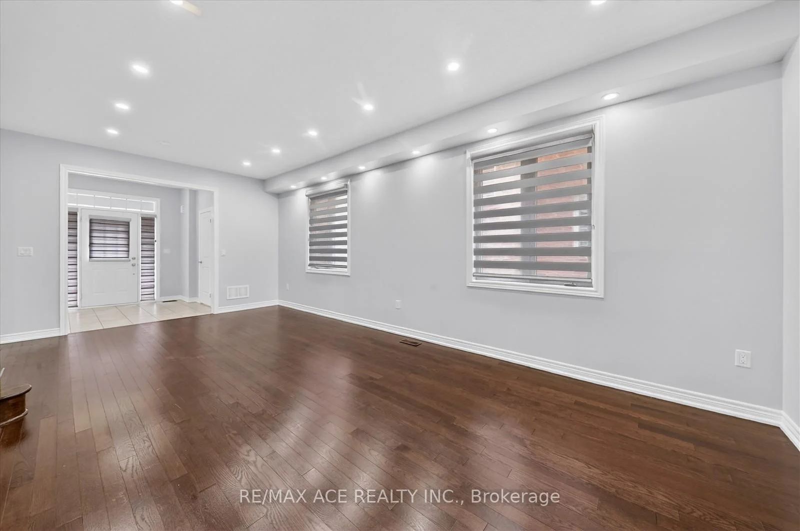 Photo 26 of 10 Gusul Avenue, Clarington, Newcastle — HOMEH