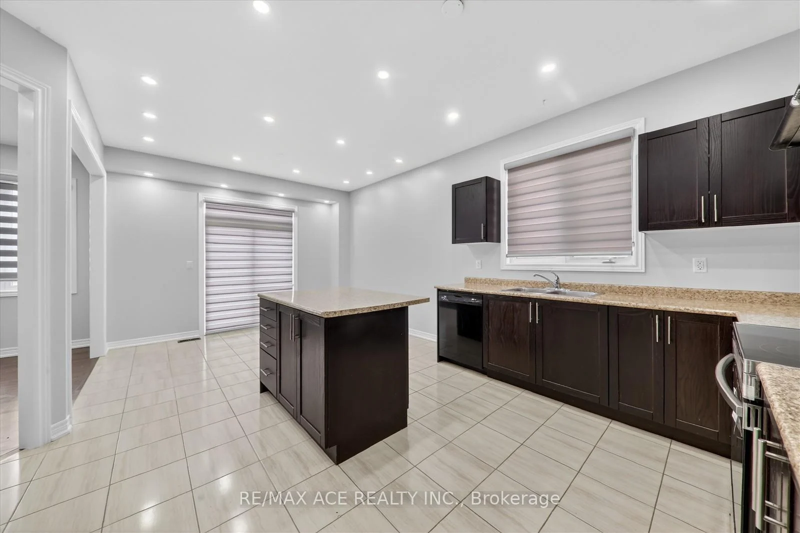 Photo 28 of 10 Gusul Avenue, Clarington, Newcastle — HOMEH