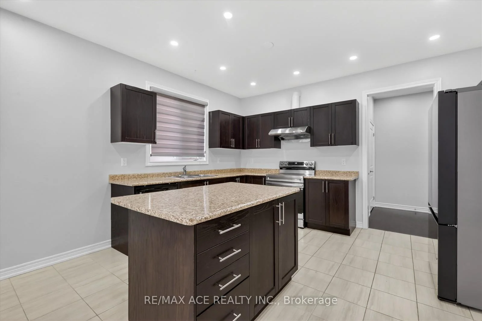 Photo 30 of 10 Gusul Avenue, Clarington, Newcastle — HOMEH
