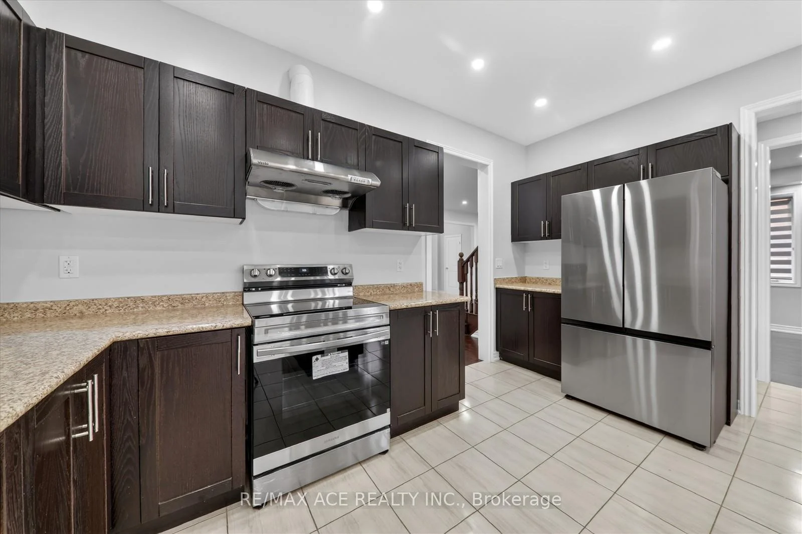 Photo 38 of 10 Gusul Avenue, Clarington, Newcastle — HOMEH