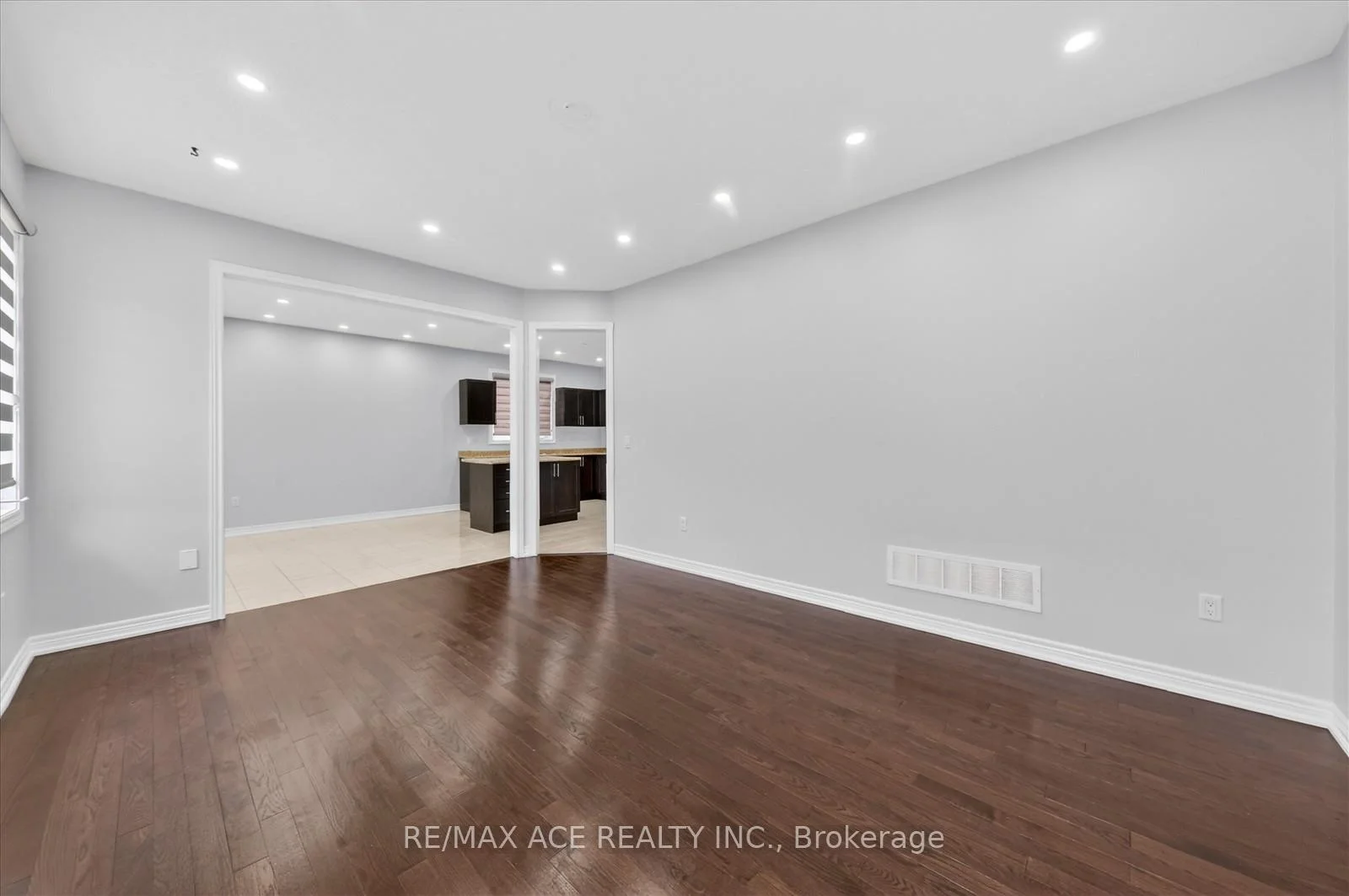 Photo 48 of 10 Gusul Avenue, Clarington, Newcastle — HOMEH