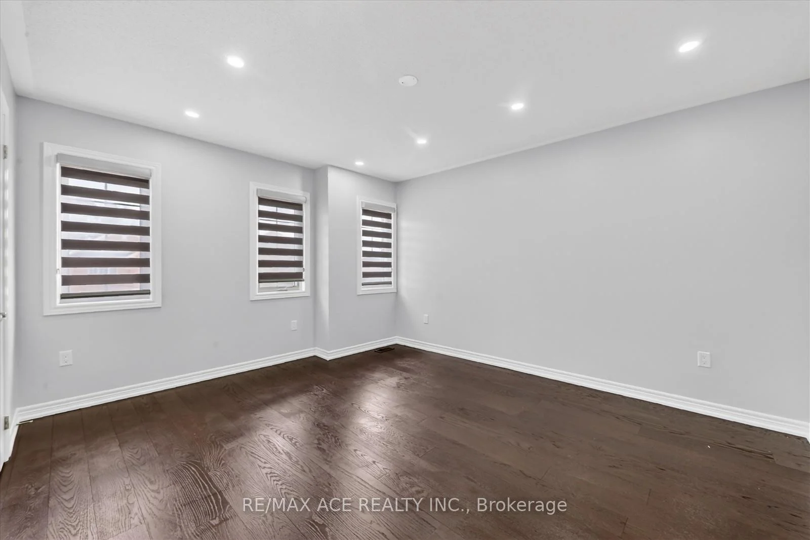 Photo 68 of 10 Gusul Avenue, Clarington, Newcastle — HOMEH