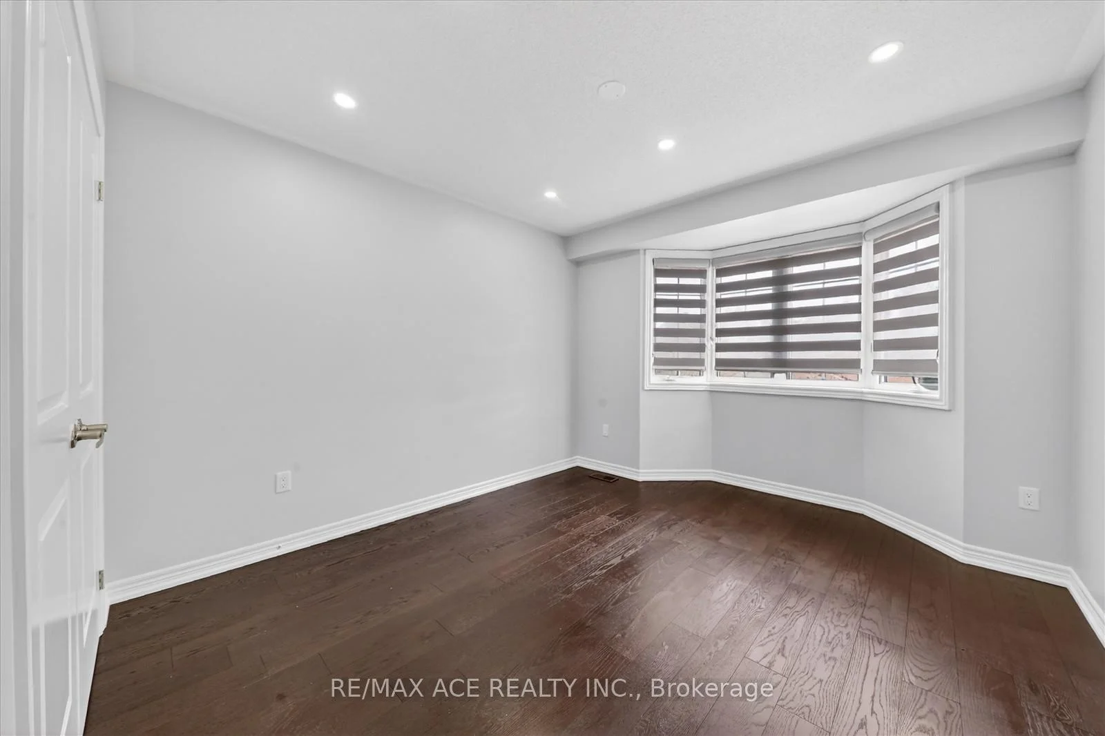Photo 74 of 10 Gusul Avenue, Clarington, Newcastle — HOMEH