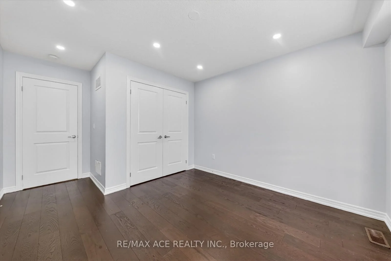 Photo 76 of 10 Gusul Avenue, Clarington, Newcastle — HOMEH