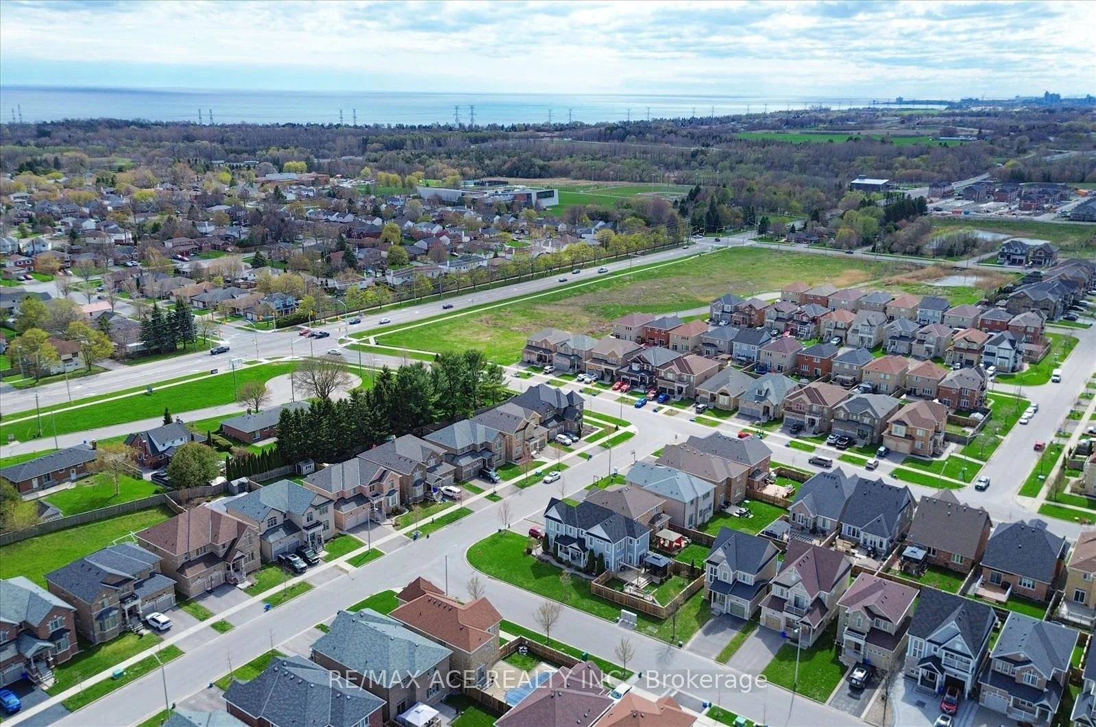 Photo 94 of 10 Gusul Avenue, Clarington, Newcastle — HOMEH