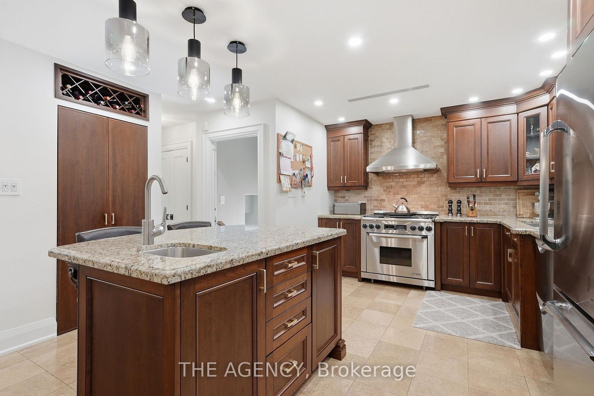 Photo 11 of 42 Berl Avenue, Etobicoke, Stonegate-Queensway — HOMEH
