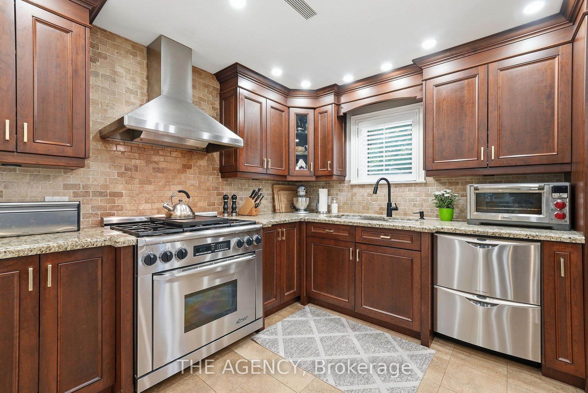 Photo 13 of 42 Berl Avenue, Etobicoke, Stonegate-Queensway — HOMEH