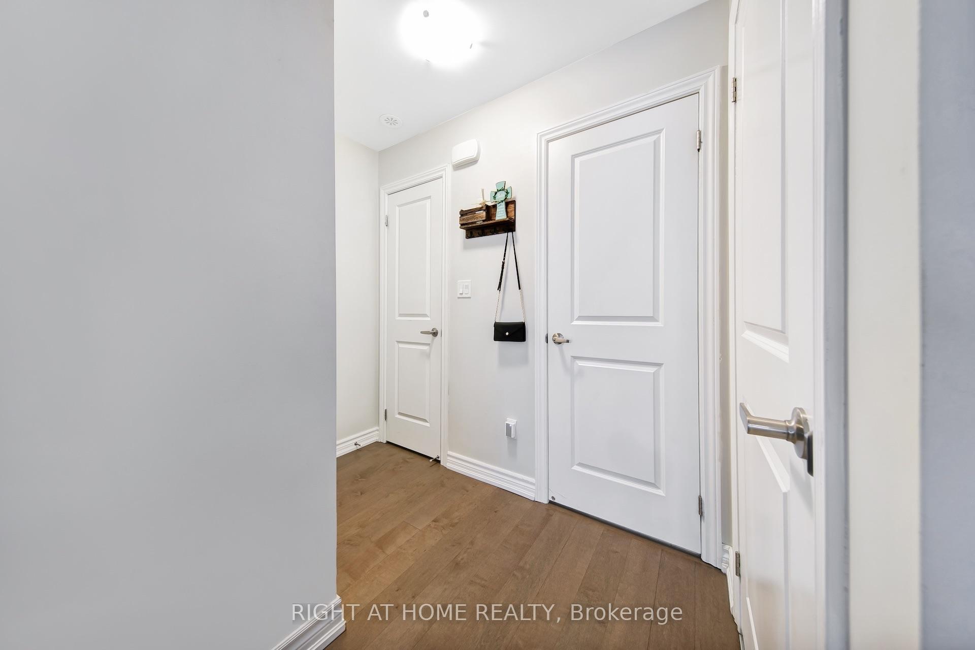 Photo 4 of Unit 3, 198 Pine Grove Road, Vaughan, Islington Woods — HOMEH