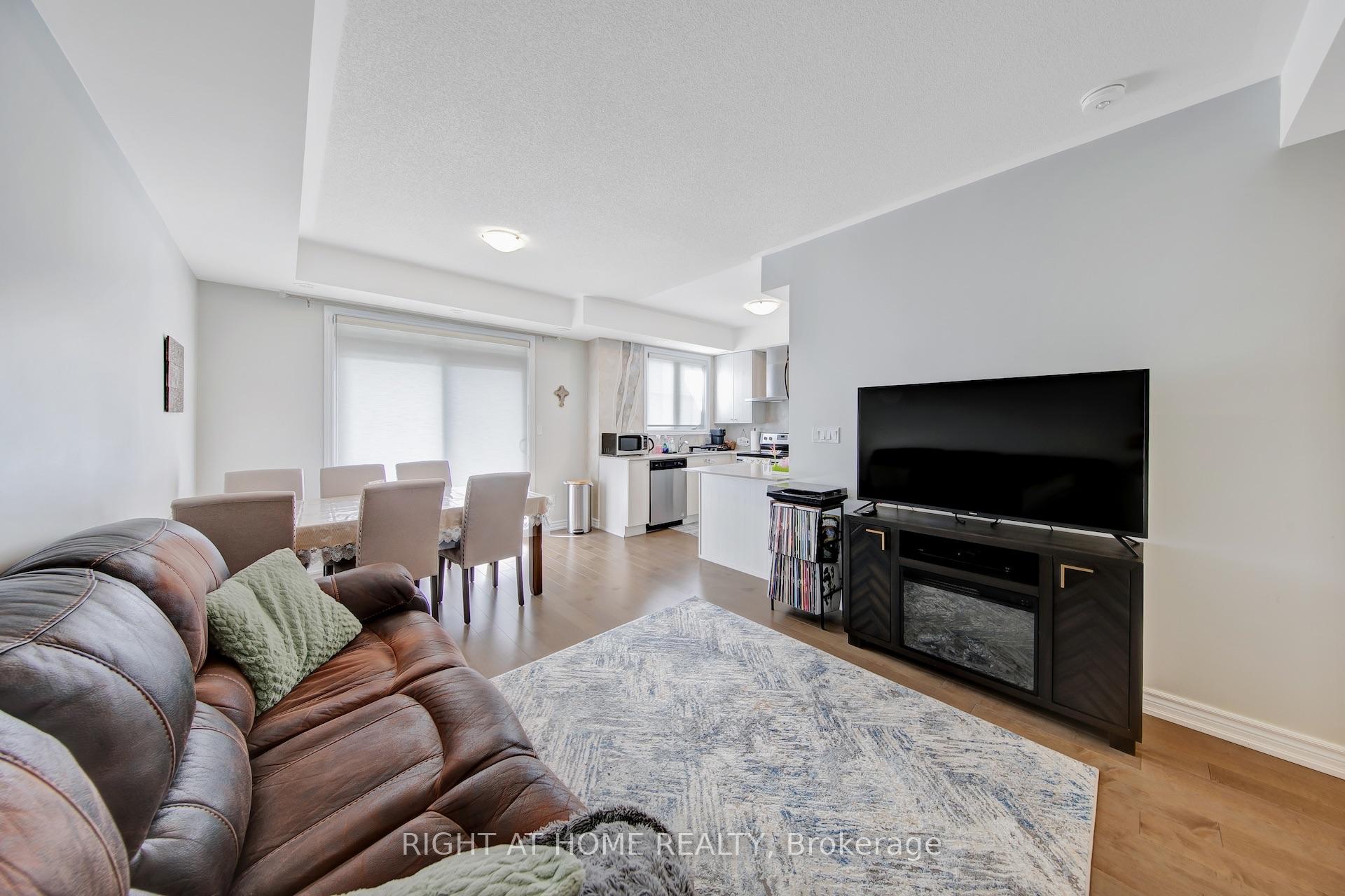 Photo 5 of Unit 3, 198 Pine Grove Road, Vaughan, Islington Woods — HOMEH