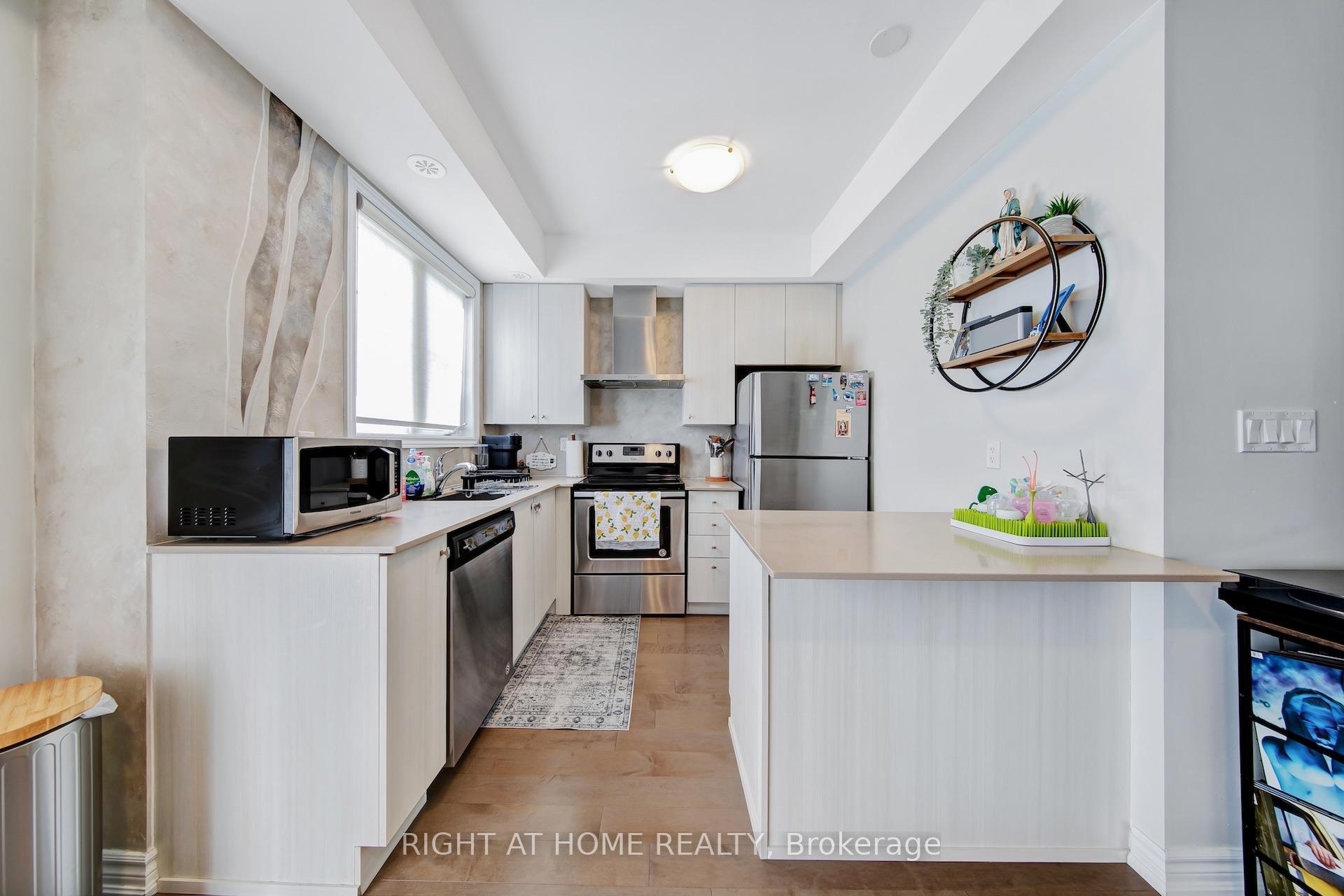 Photo 6 of Unit 3, 198 Pine Grove Road, Vaughan, Islington Woods — HOMEH