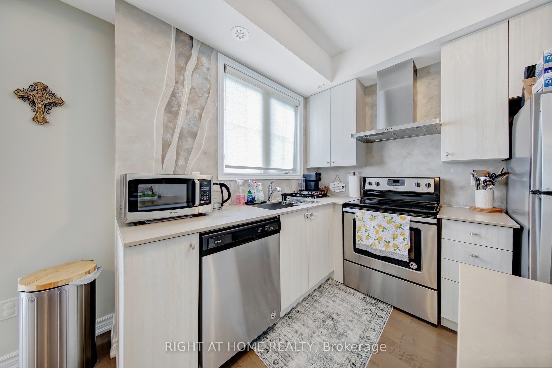 Photo 7 of Unit 3, 198 Pine Grove Road, Vaughan, Islington Woods — HOMEH
