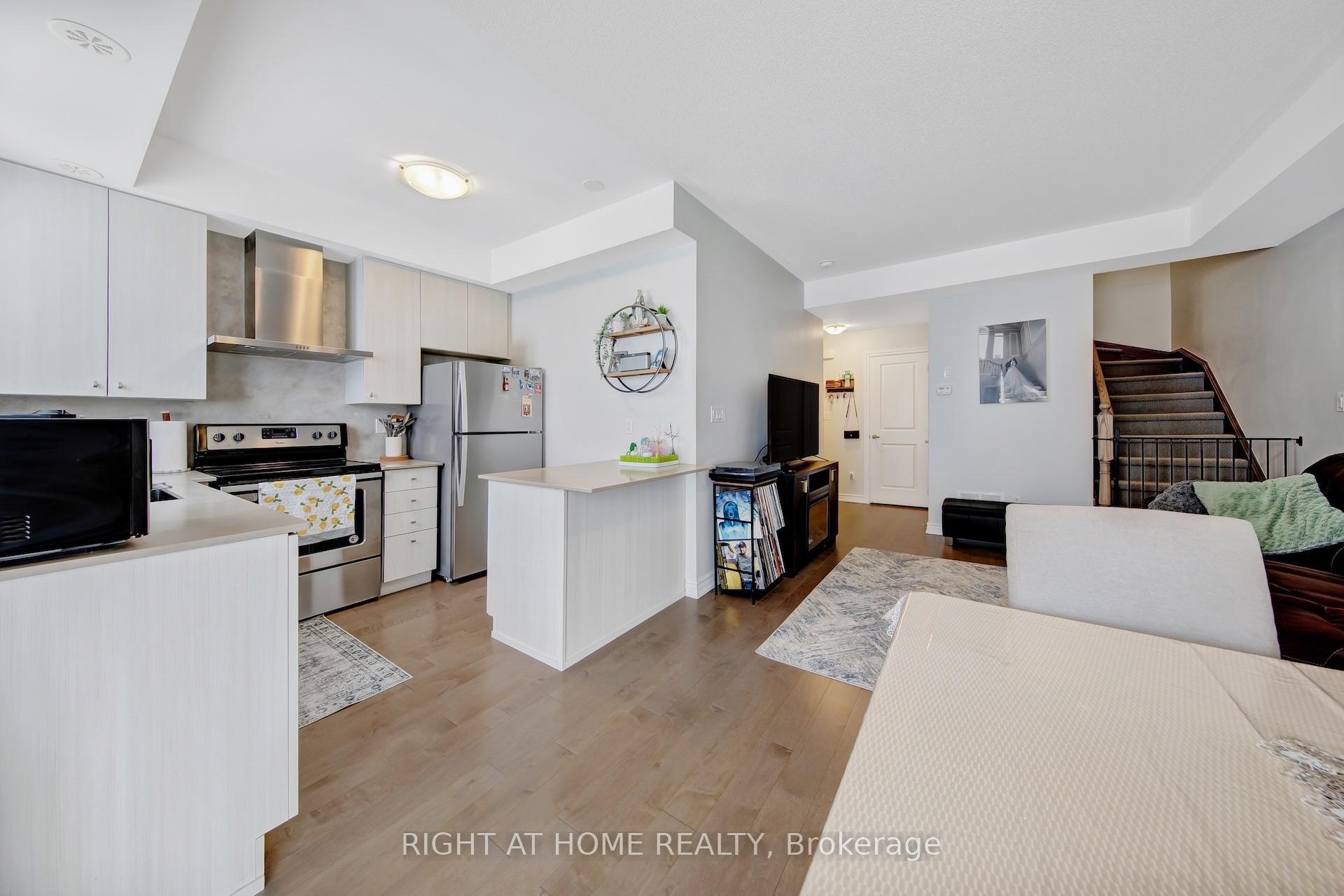 Photo 9 of Unit 3, 198 Pine Grove Road, Vaughan, Islington Woods — HOMEH
