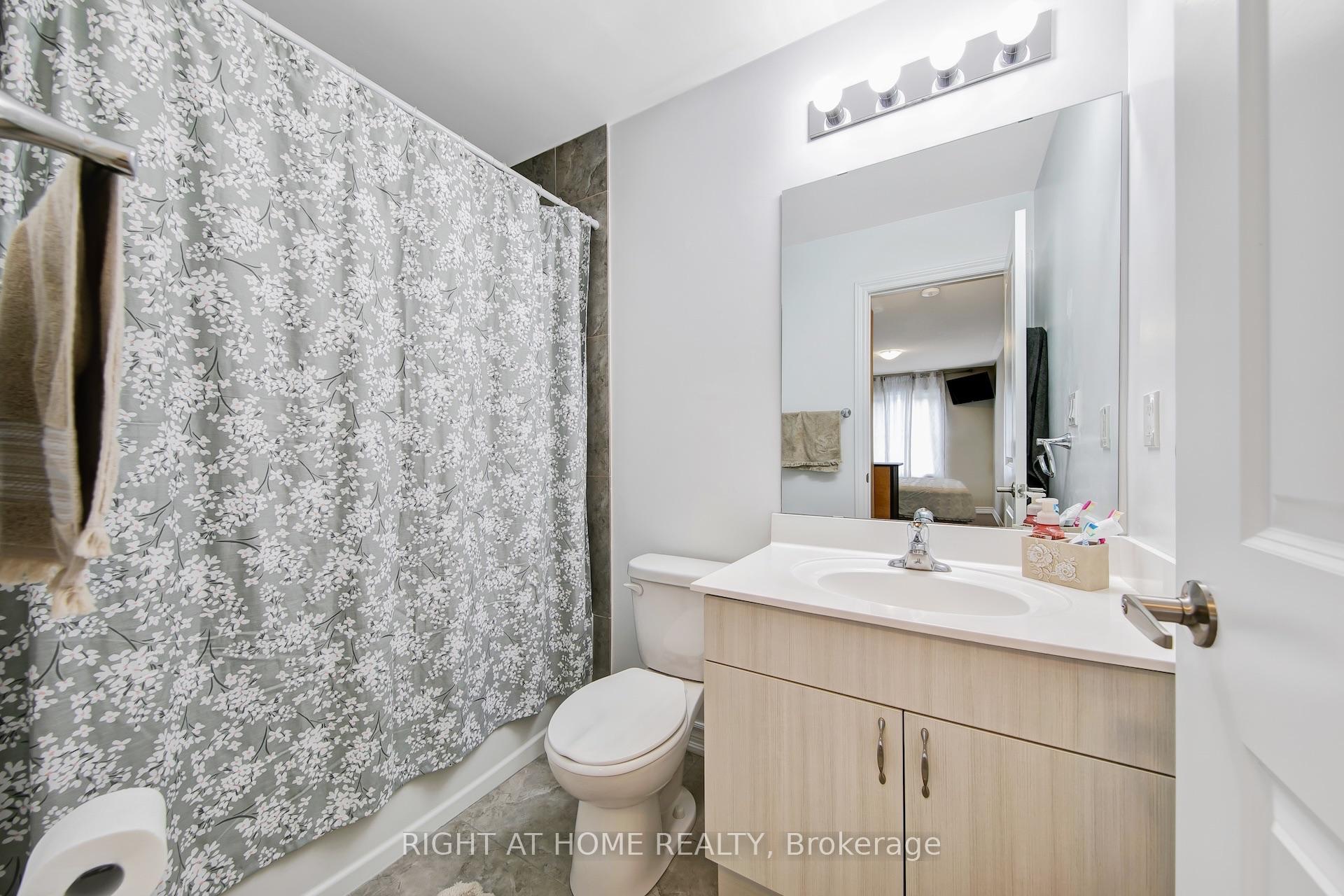 Photo 18 of Unit 3, 198 Pine Grove Road, Vaughan, Islington Woods — HOMEH