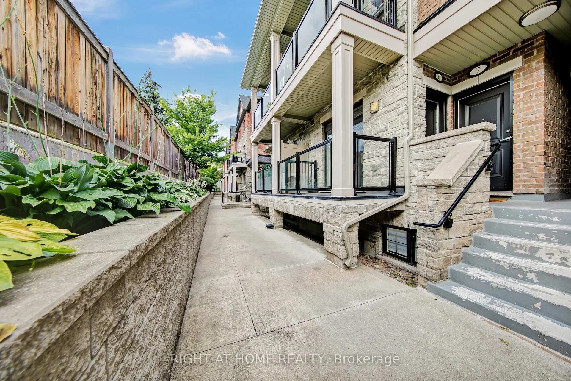 Photo 14 of Unit 3, 198 Pine Grove Road, Vaughan, Islington Woods — HOMEH