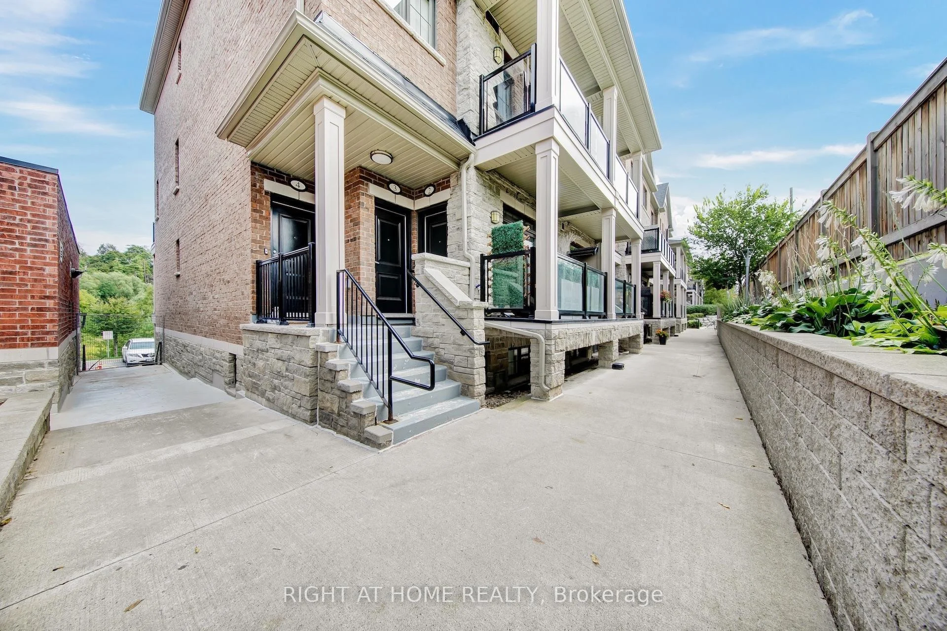 Photo 16 of Unit 3, 198 Pine Grove Road, Vaughan, Islington Woods — HOMEH