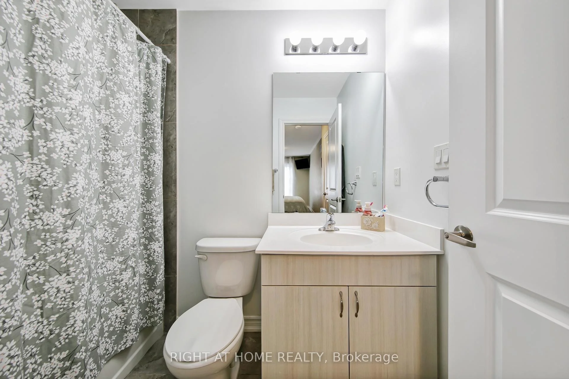 Photo 24 of Unit 3, 198 Pine Grove Road, Vaughan, Islington Woods — HOMEH