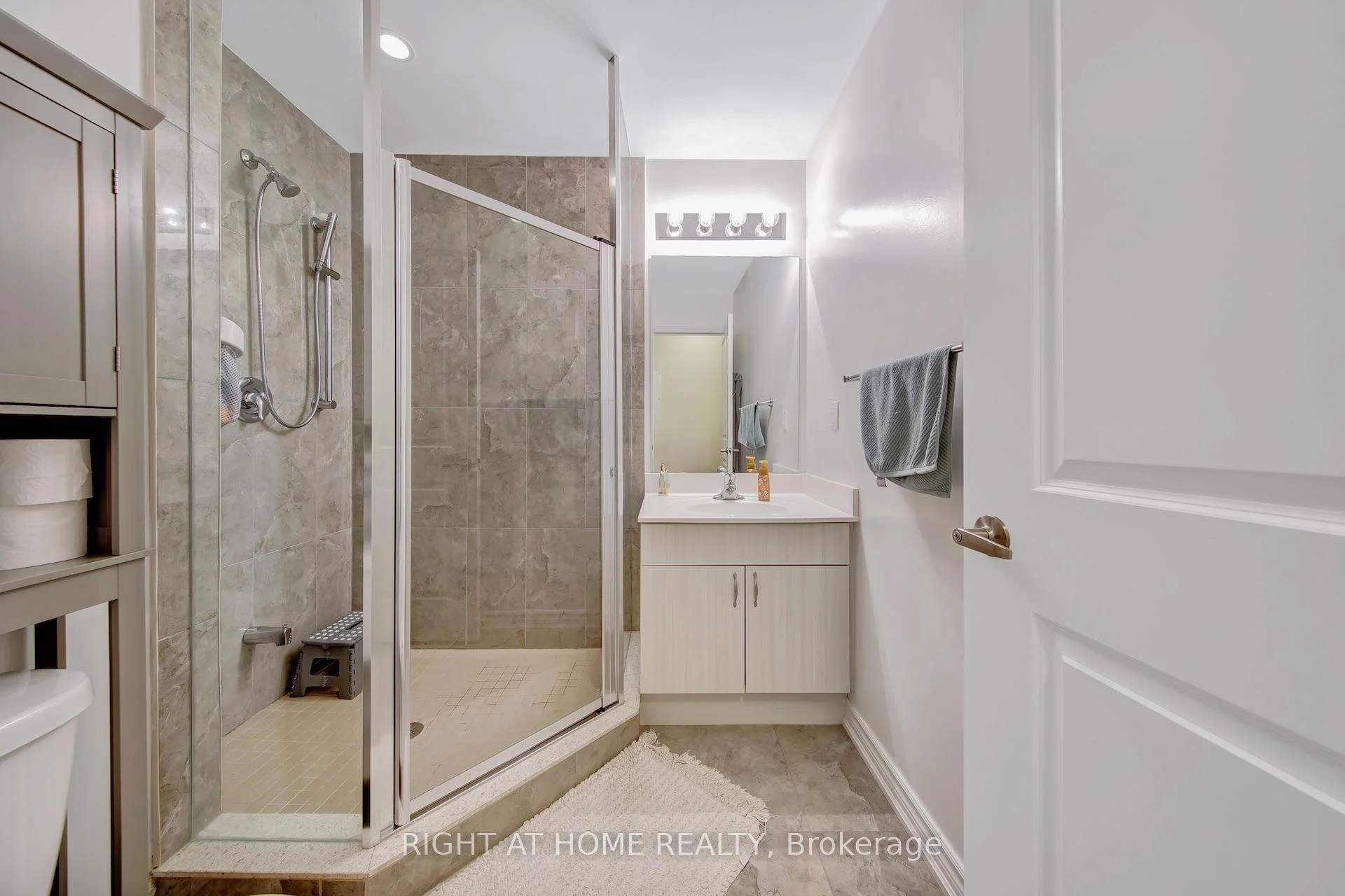 Photo 31 of Unit 3, 198 Pine Grove Road, Vaughan, Islington Woods — HOMEH