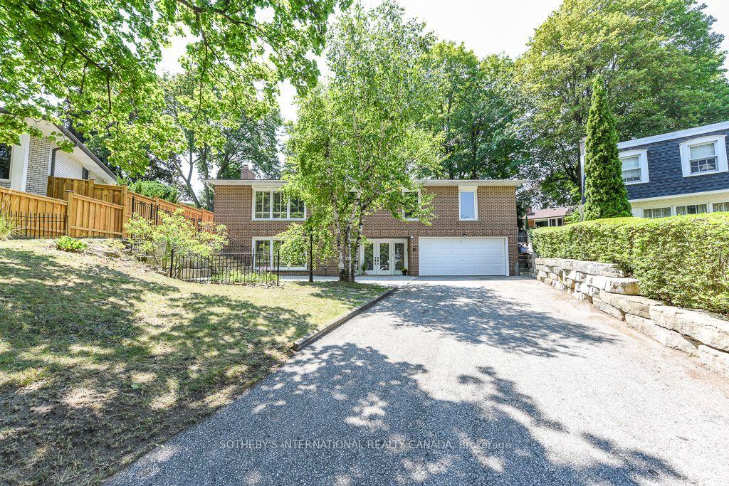 Photo 1 of 31 Queensborough Crescent, Etobicoke, Willowridge-Martingrove-Richview — HOMEH