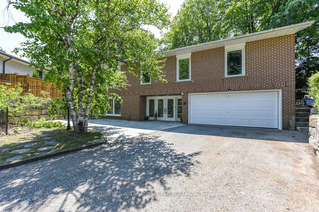 Photo 3 of 31 Queensborough Crescent, Etobicoke, Willowridge-Martingrove-Richview — HOMEH