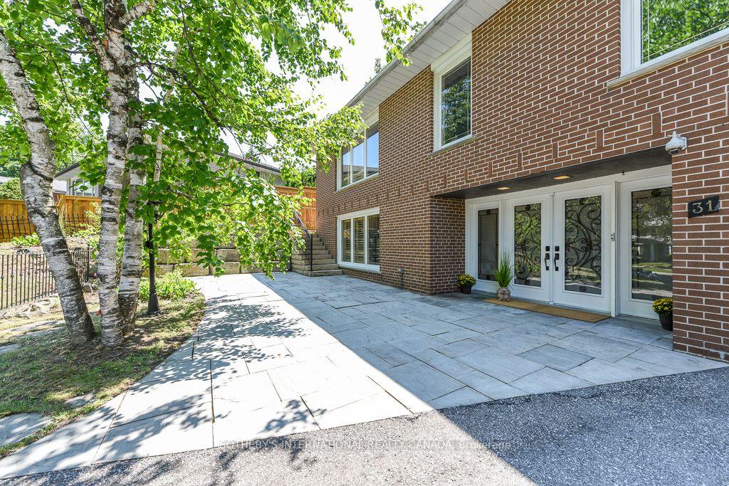Photo 4 of 31 Queensborough Crescent, Etobicoke, Willowridge-Martingrove-Richview — HOMEH