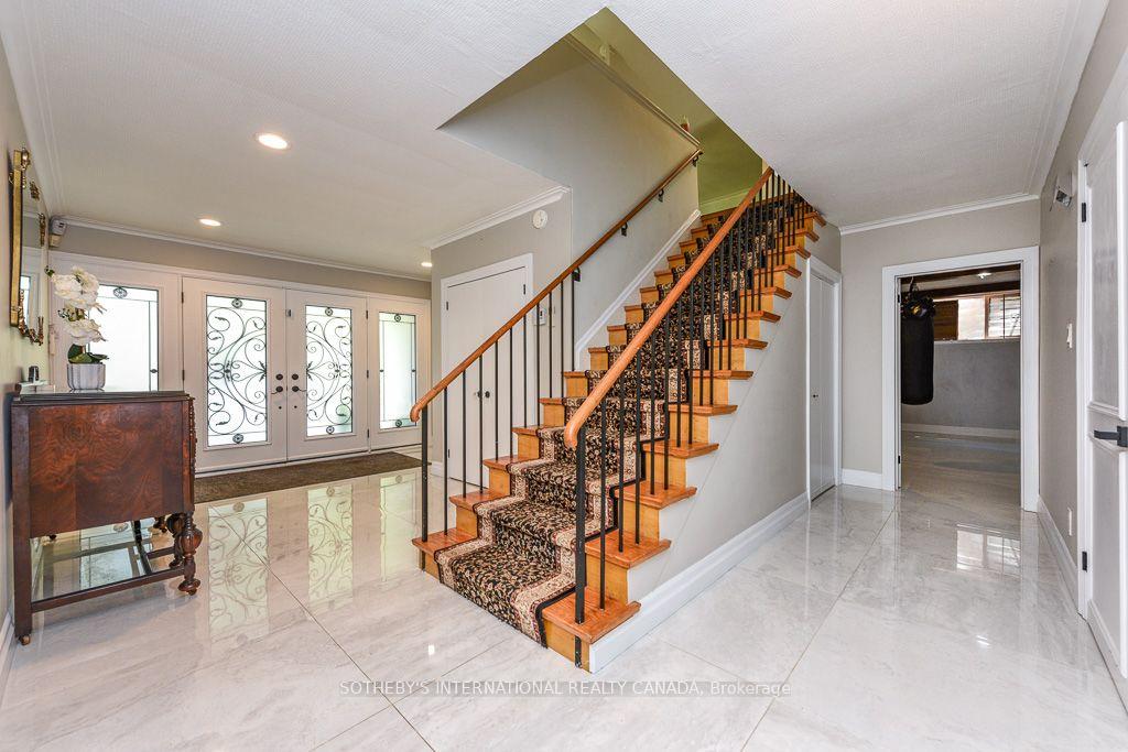 Photo 5 of 31 Queensborough Crescent, Etobicoke, Willowridge-Martingrove-Richview — HOMEH