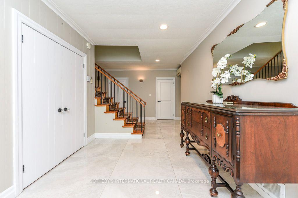 Photo 7 of 31 Queensborough Crescent, Etobicoke, Willowridge-Martingrove-Richview — HOMEH